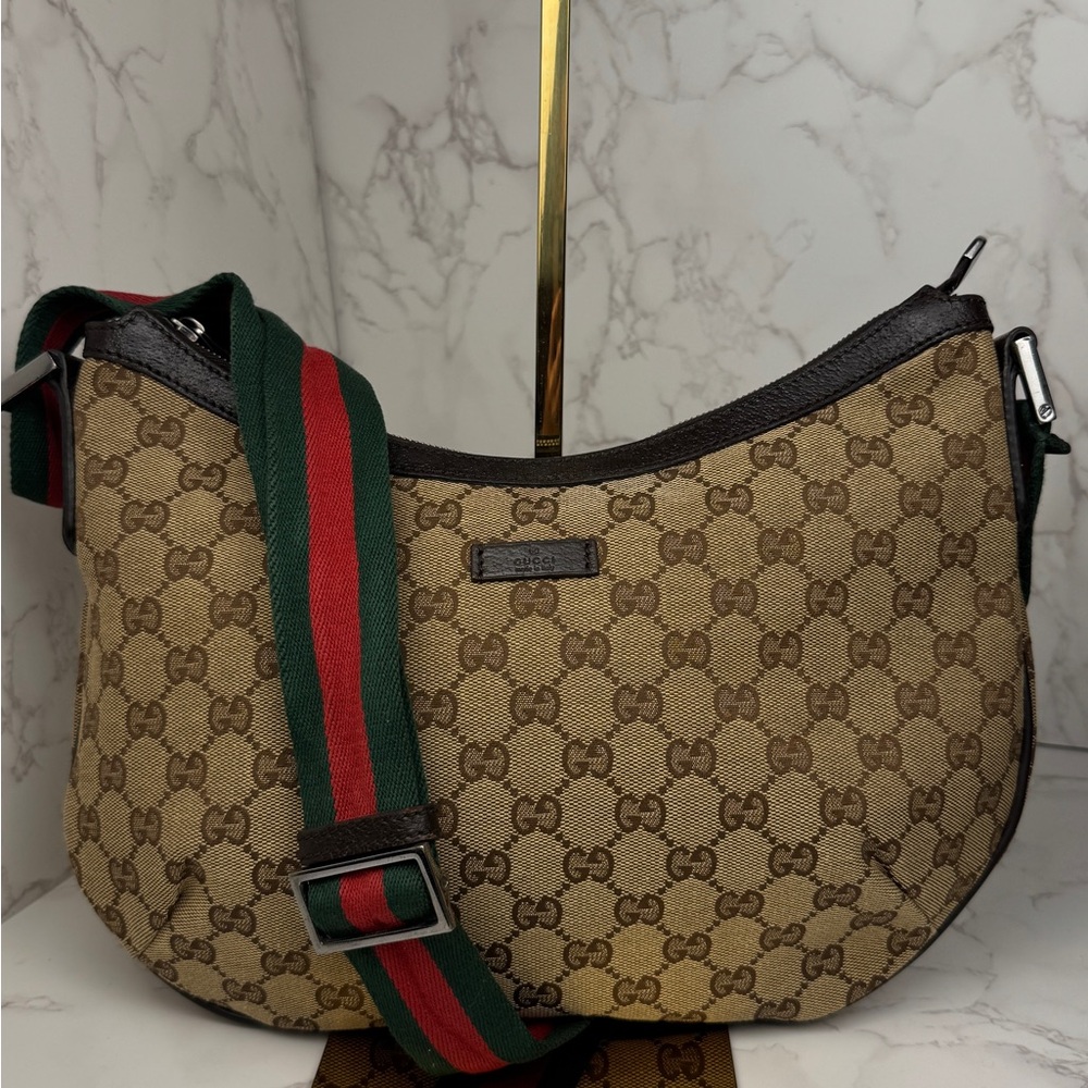 Gucci Beige Monogram Bag with Red and Green Strap - Picture 2 of 16